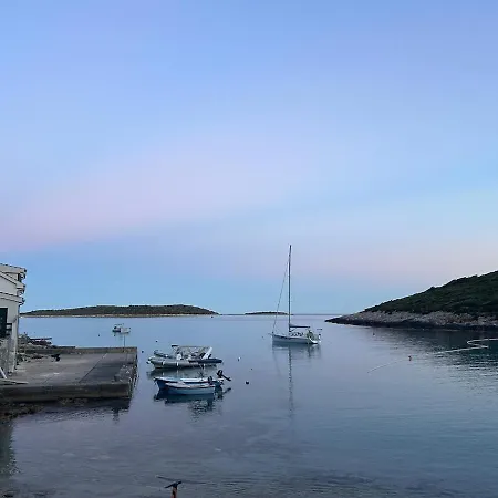 Olive Sea House * Мілна