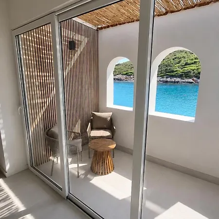 Olive Sea House Мілна